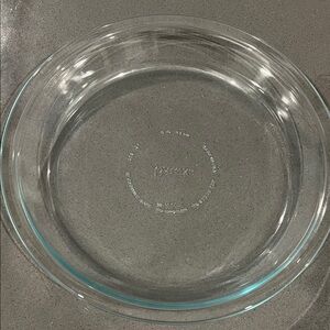 Pyrex Transparent Glass Baking Dish (9 inch wide)